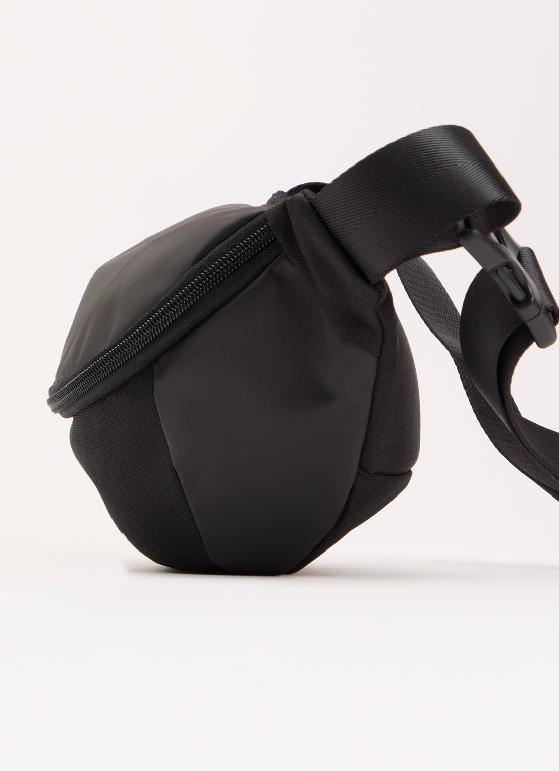 Armani Heuptas met logo - detail 3 zwart