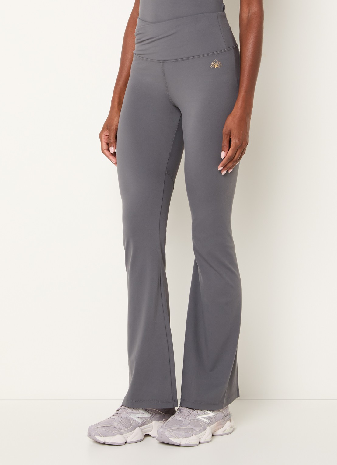 Armani High waist flared fit trainingsbroek - detail 2 lichtgrijs