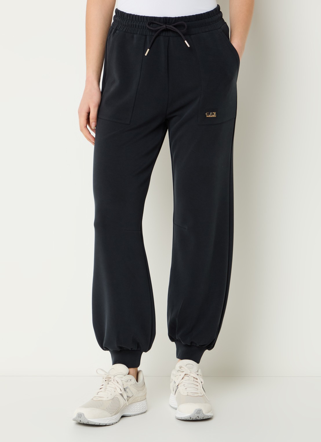 Armani High waist tapered fit joggingbroek met logo - detail 4 zwart