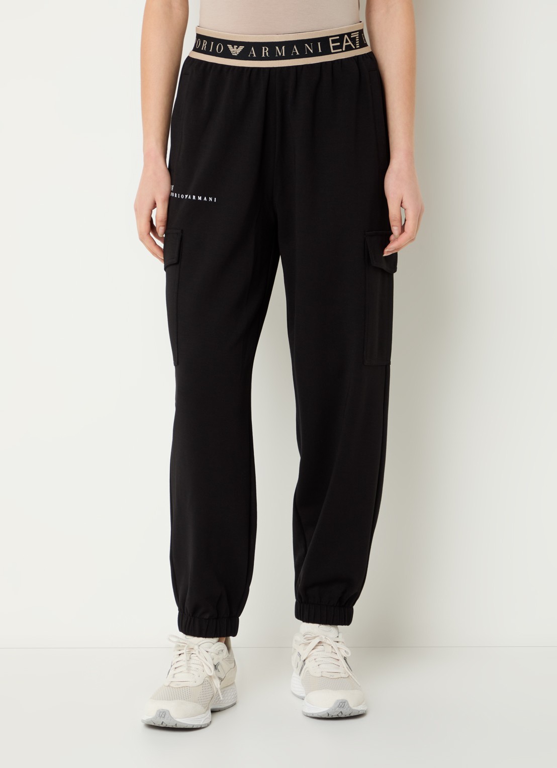 Armani High waist tapered fit joggingbroek met logoband en klepzakken - detail 2 zwart