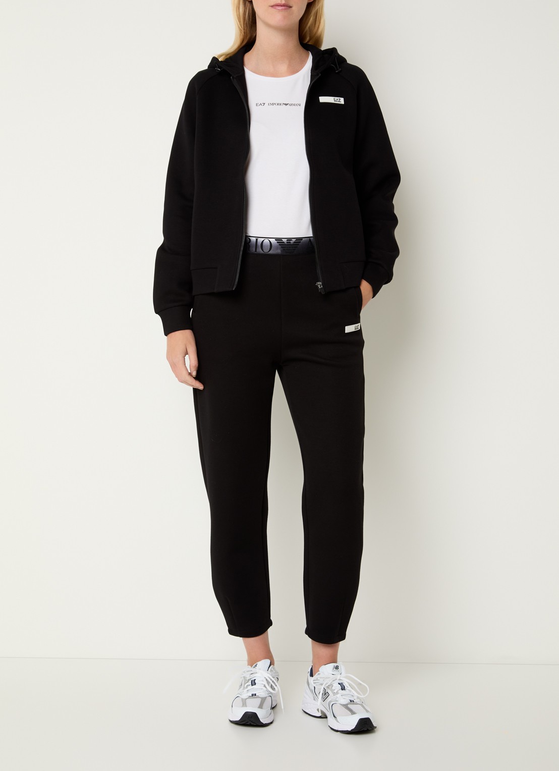 Armani High waist tapered fit joggingbroek met steekzakken - voorkant 3 zwart