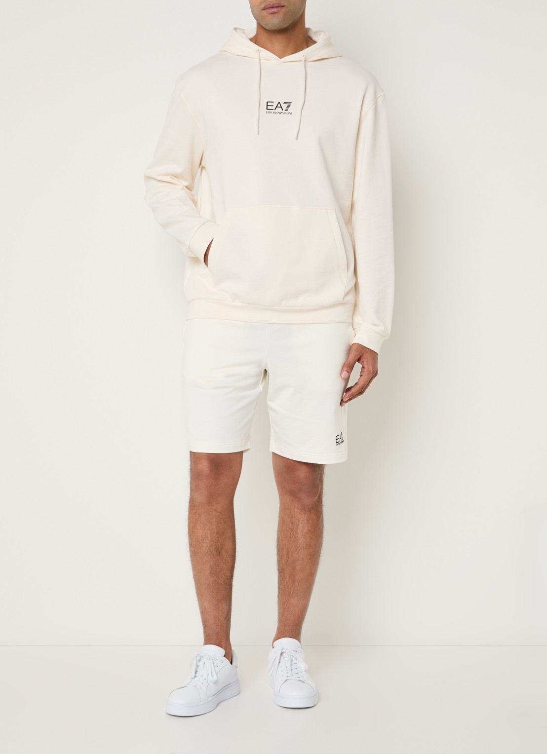 Armani Hoodie met logo- en backprint - voorkant 3 gebroken wit