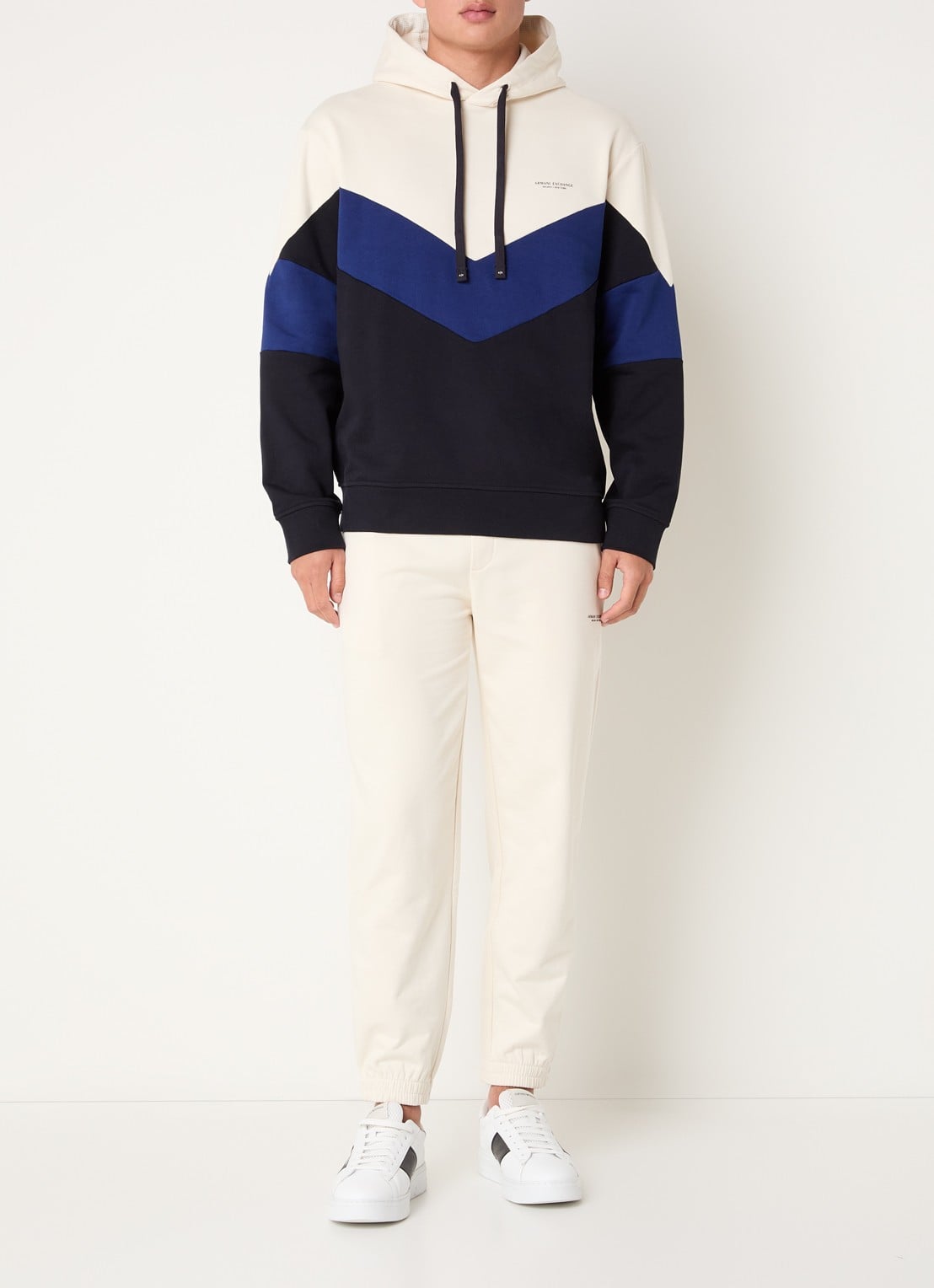Armani Hoodie met logo - voorkant 5 gebroken wit