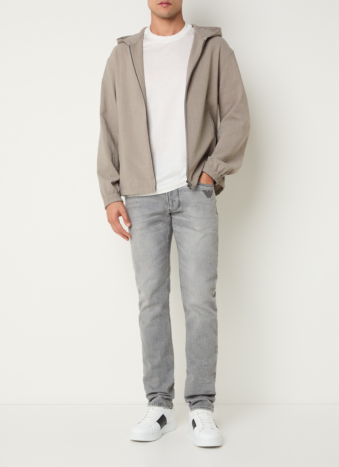Armani Jack met capuchon en ritszakken - voorkant 4 beige