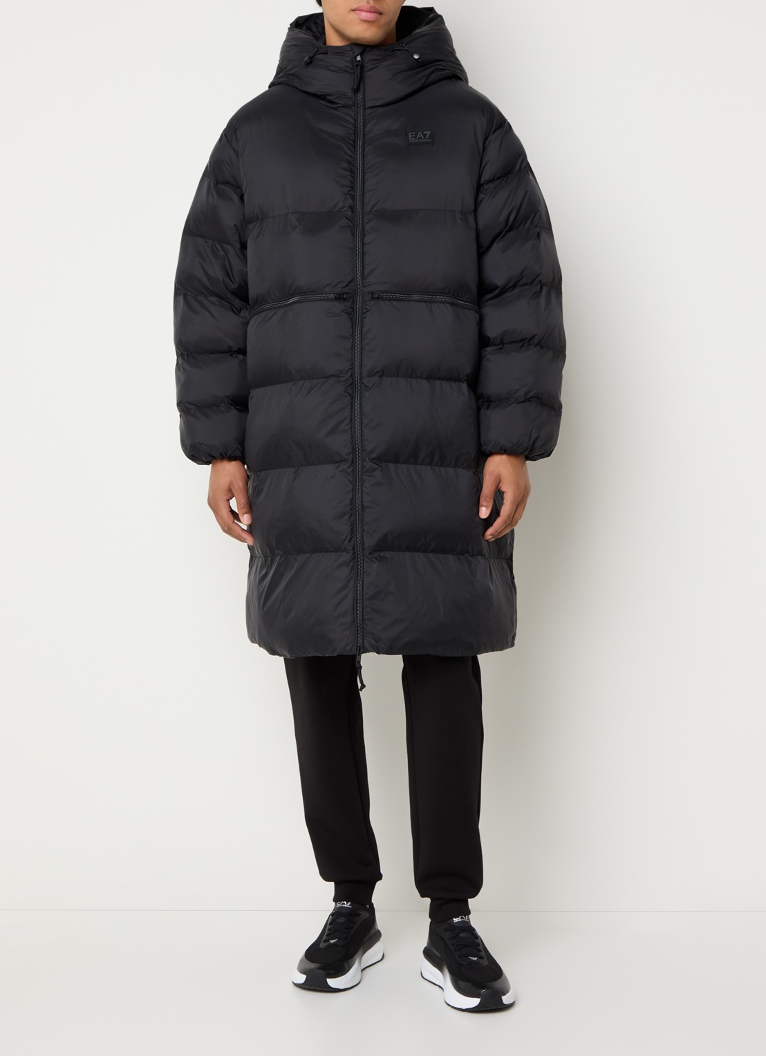 Armani Longline puffer jas met logo- en backprint - detail 2 zwart