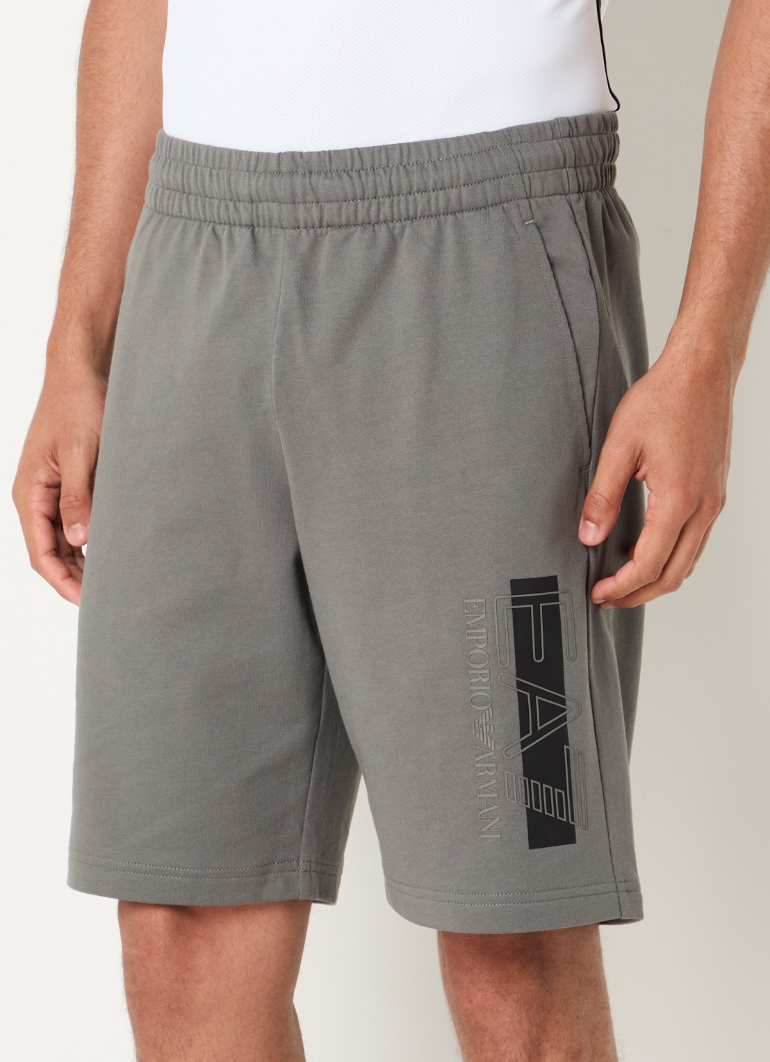 Armani Loose fit korte joggingbroek met logo - detail 4 middengrijs
