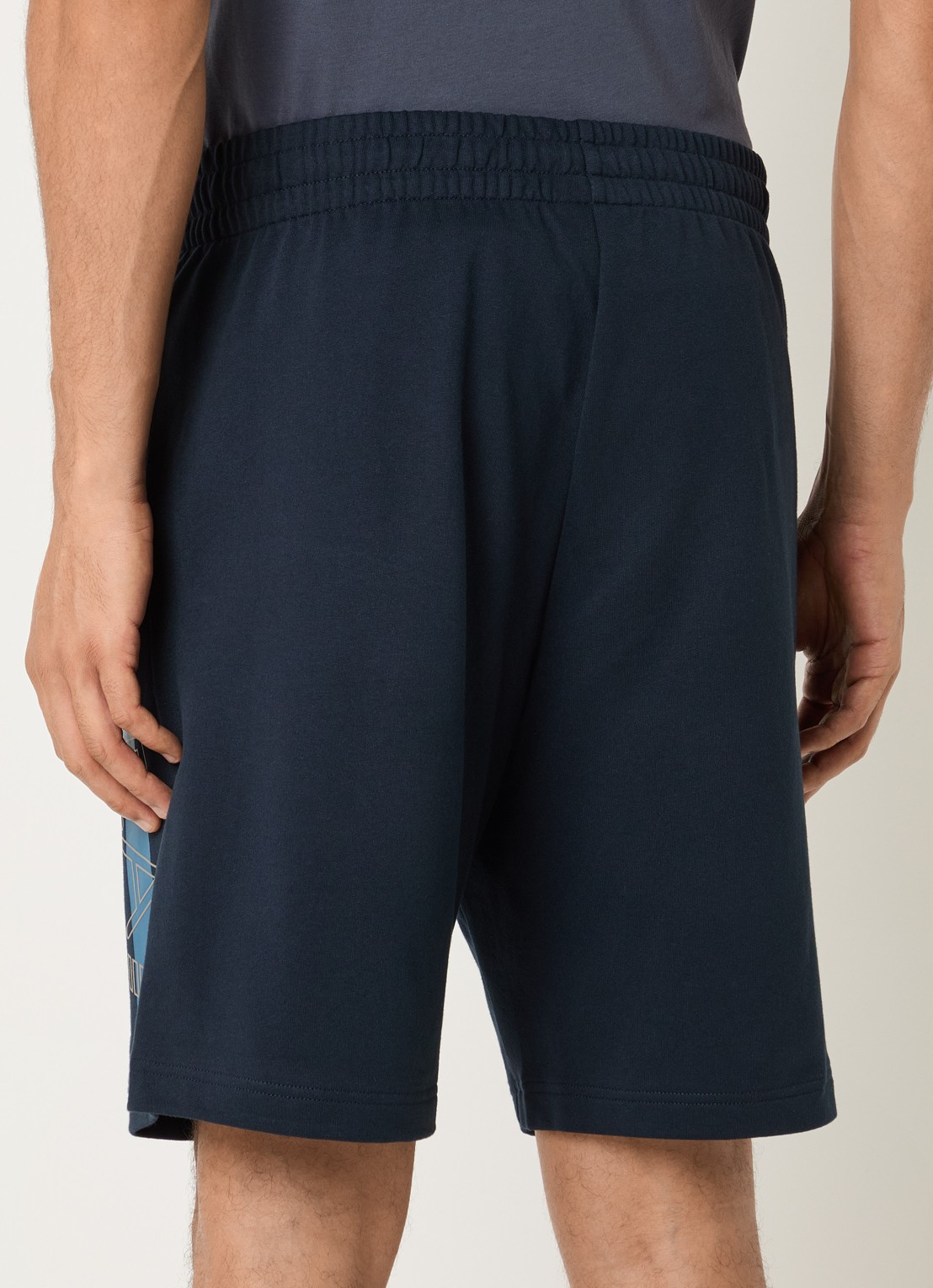 Armani Loose fit korte joggingbroek met logo - achterkant blauw