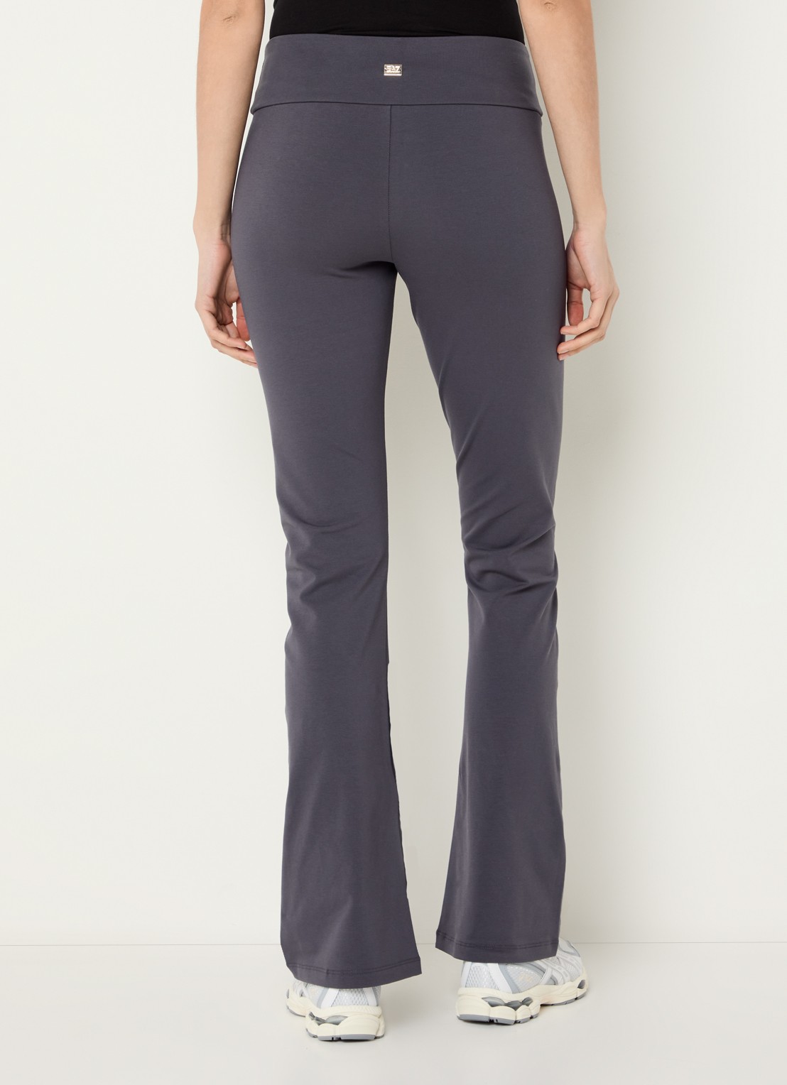 Armani Mid waist flared legging met logo - achterkant donkergrijs
