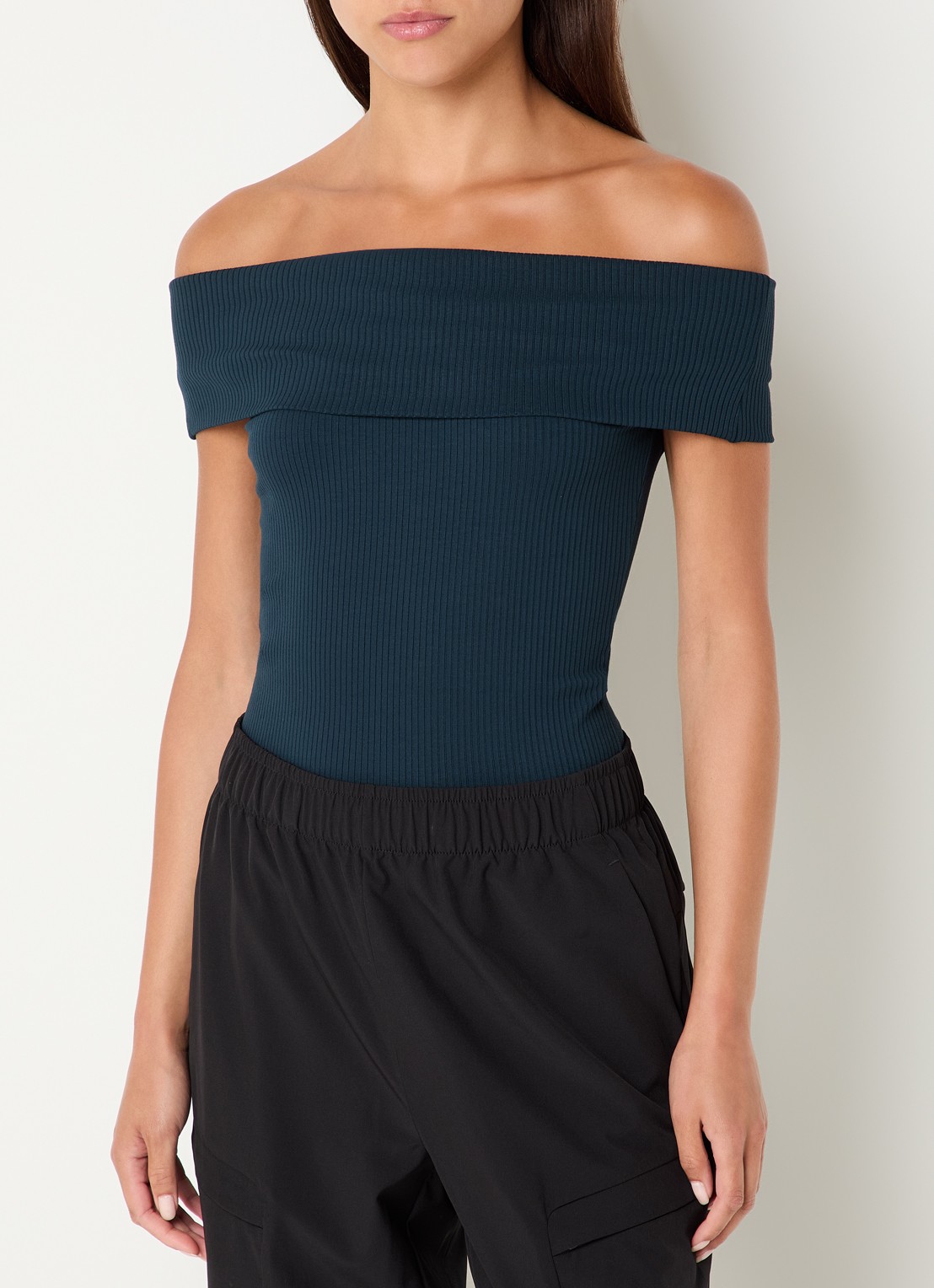 Armani Off Shoulder top met logo - detail donkerblauw