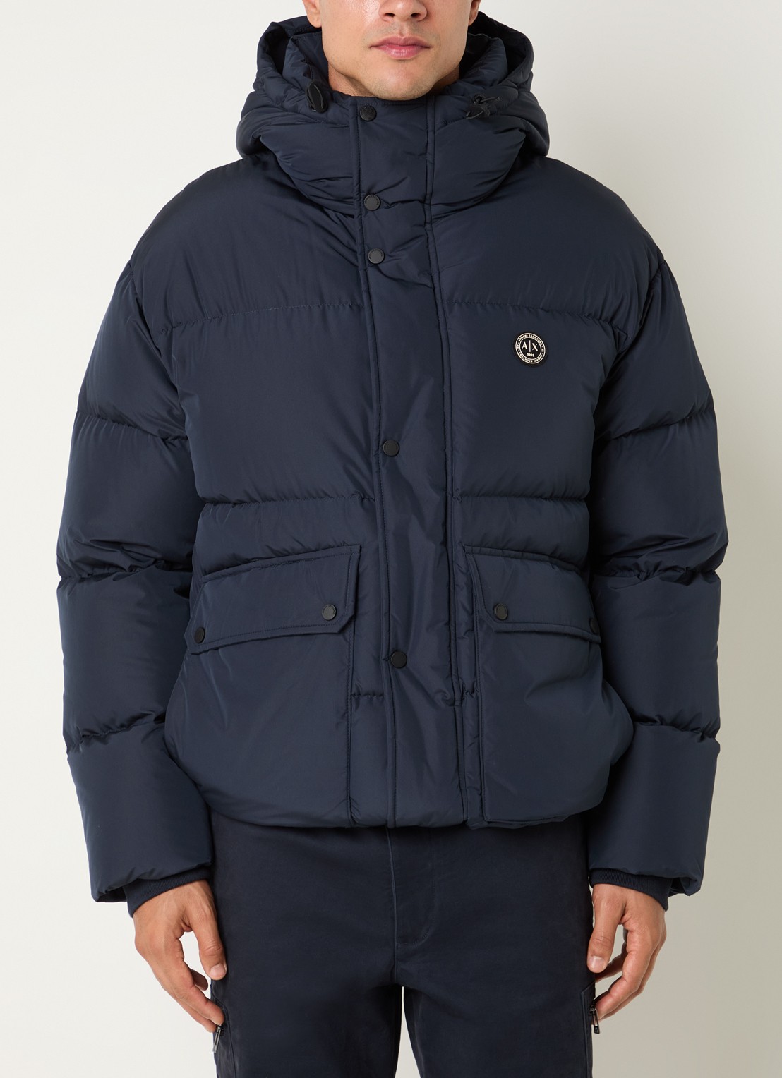 Armani Puffer jack met capuchon en donsvulling - detail 4 donkerblauw