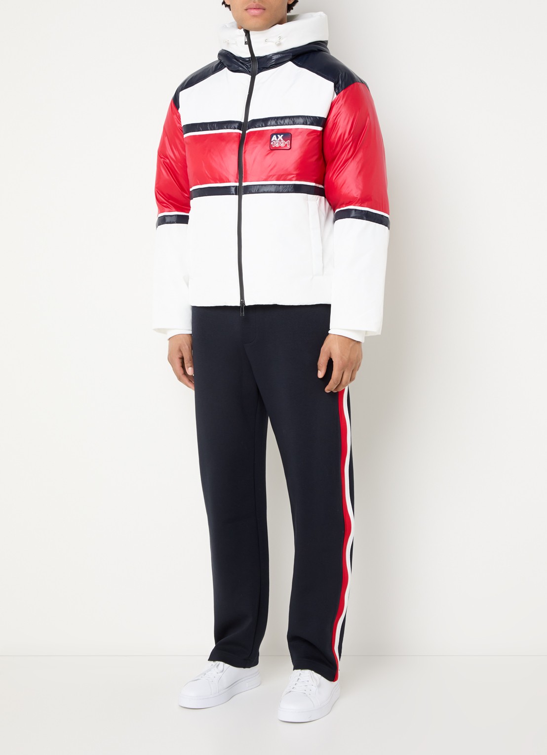 Armani Puffer jack met capuchon en logoborduring - voorkant 3 wit