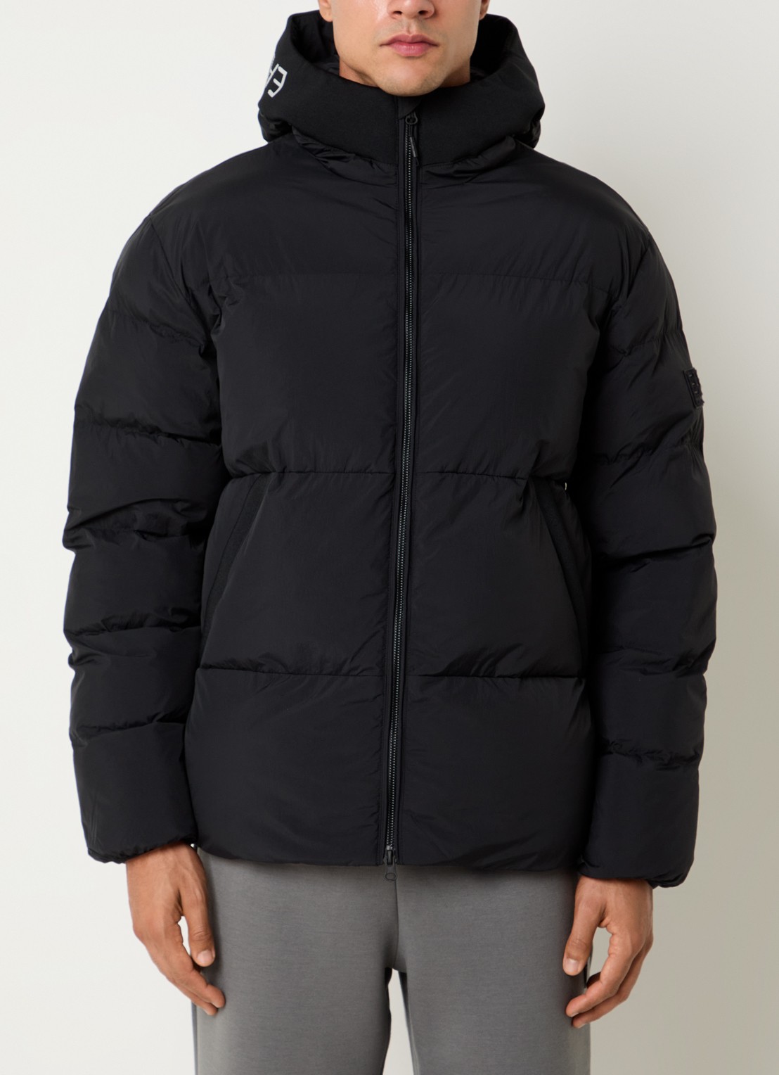 Armani Puffer jack met capuchon en steekzakken - detail zwart