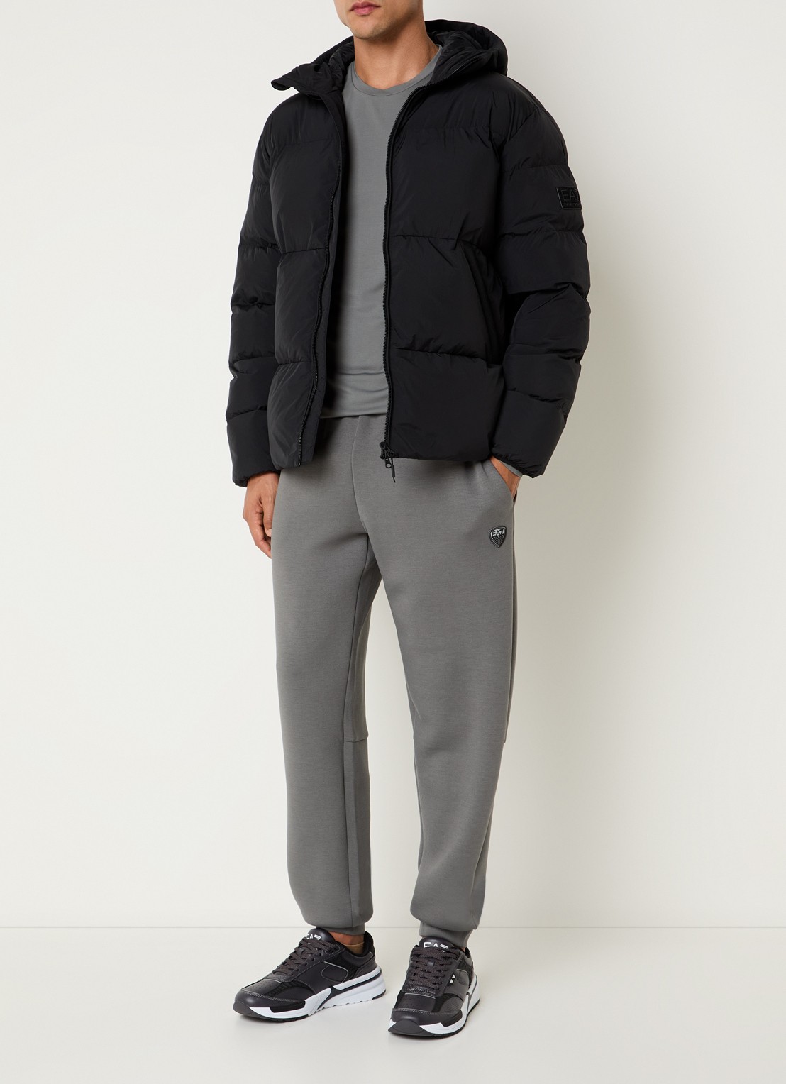 Armani Puffer jack met capuchon en steekzakken - voorkant 4 zwart