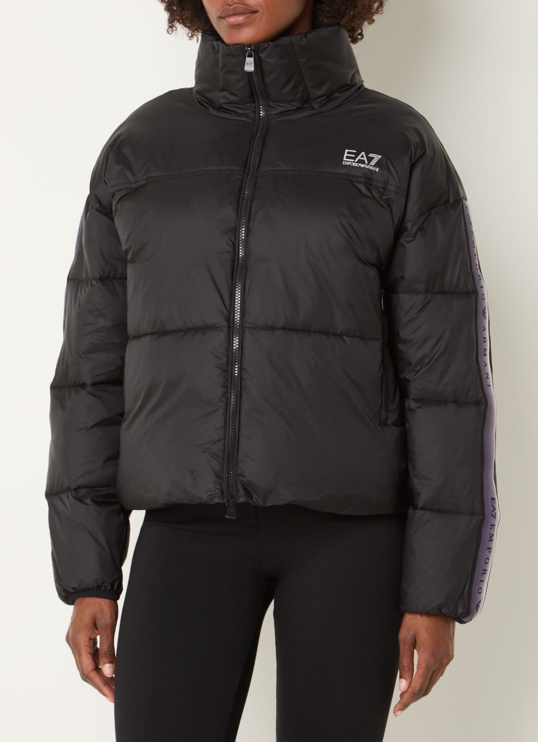 Armani Puffer jack met logoband en ritszakken - detail 2 zwart