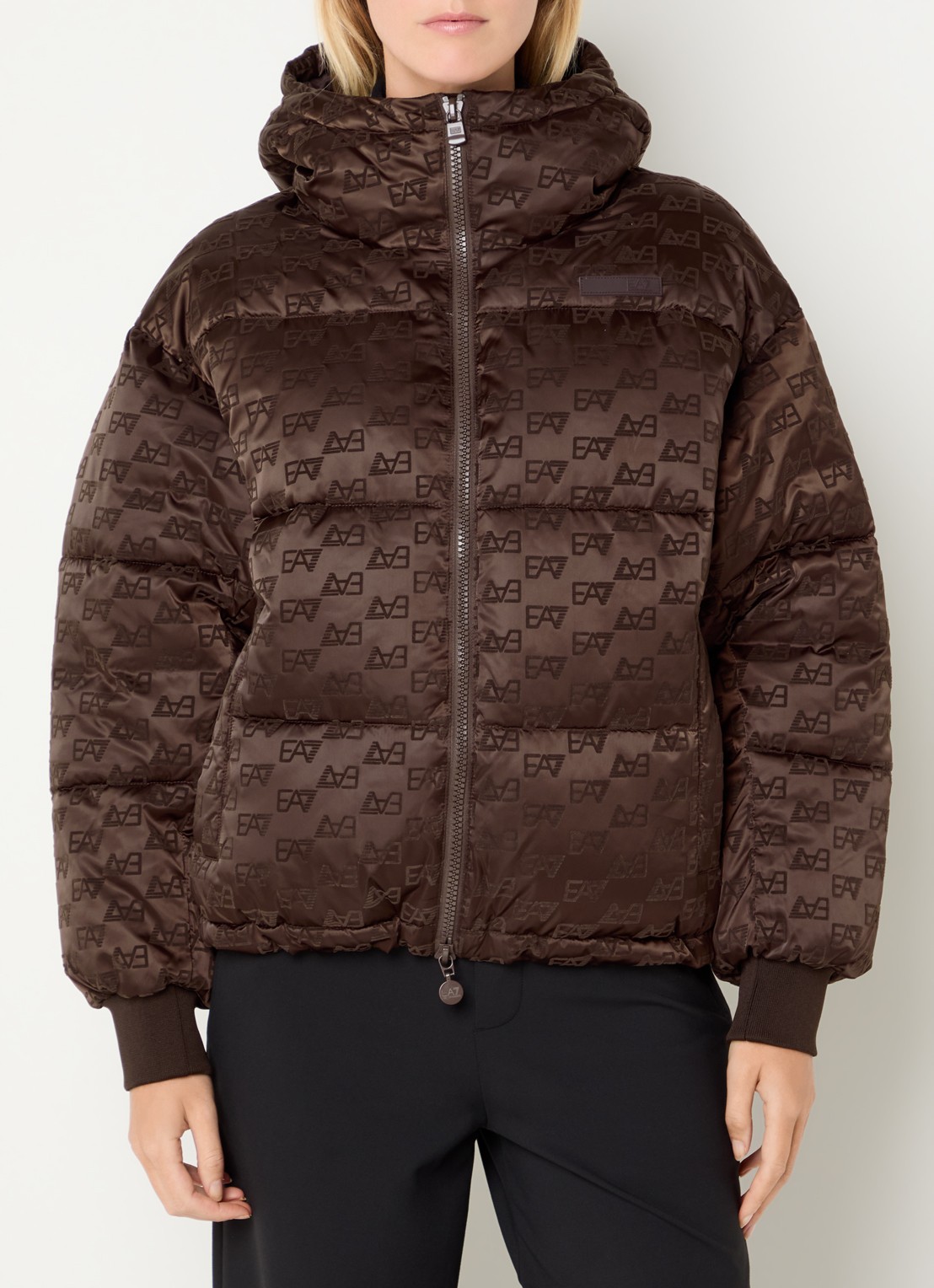 Armani Puffer jack met logoprint en steekzakken - detail 3 donkerbruin