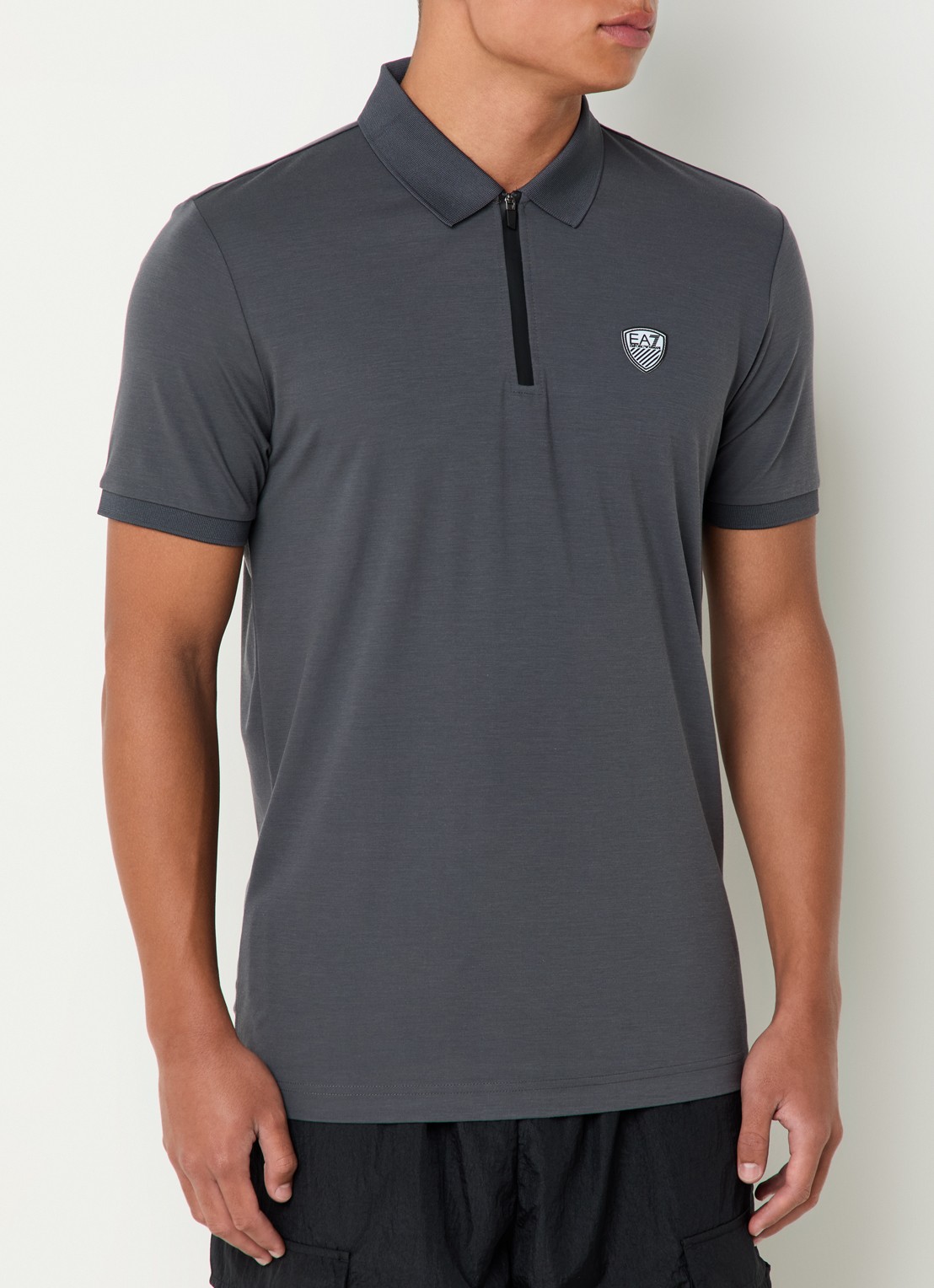 Armani Regular fit polo met logo en halve rits - detail 2 antraciet