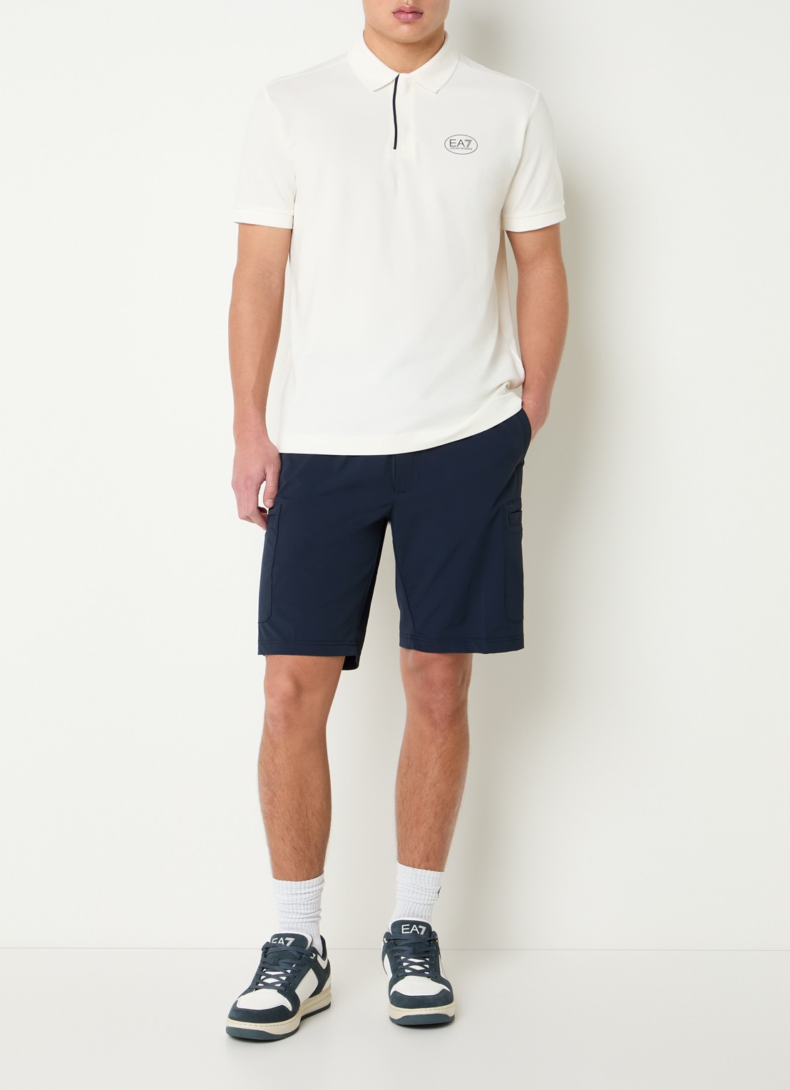 Armani Regular fit polo met logoprint - voorkant 2 gebroken wit