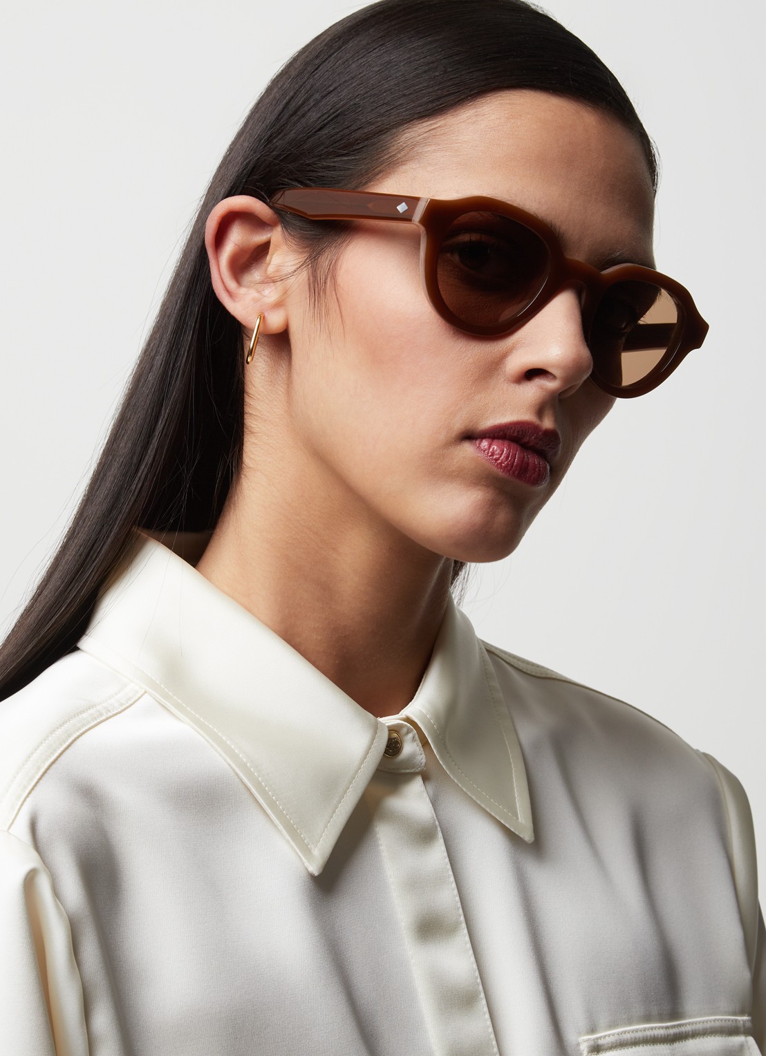 Armani Retro zonnebril AR8172U  - voorkant 5 bruin