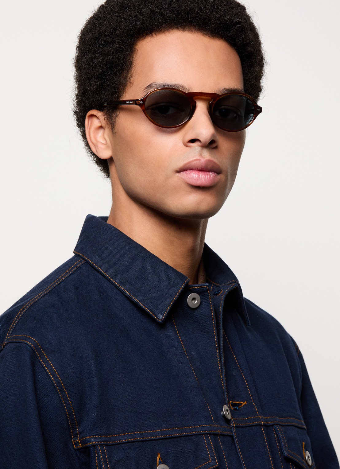 Armani Retro zonnebril AR8219U - voorkant 2 bruin