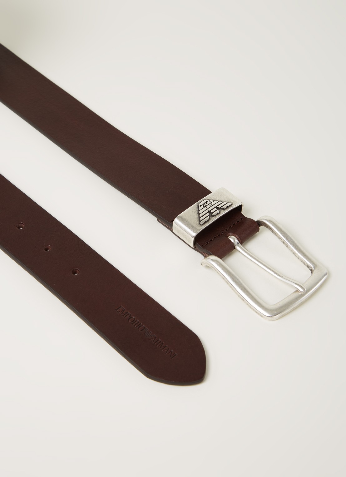 Armani Riem van leer met logo - detail donkerbruin