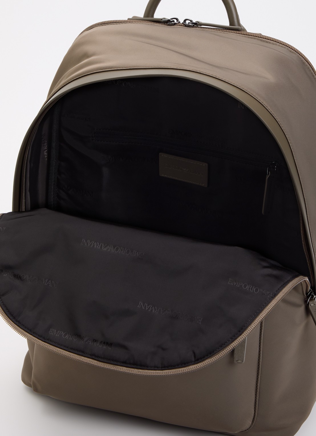 Armani Rugzak met 13 inch laptopvak - detail 2 lichtbruin