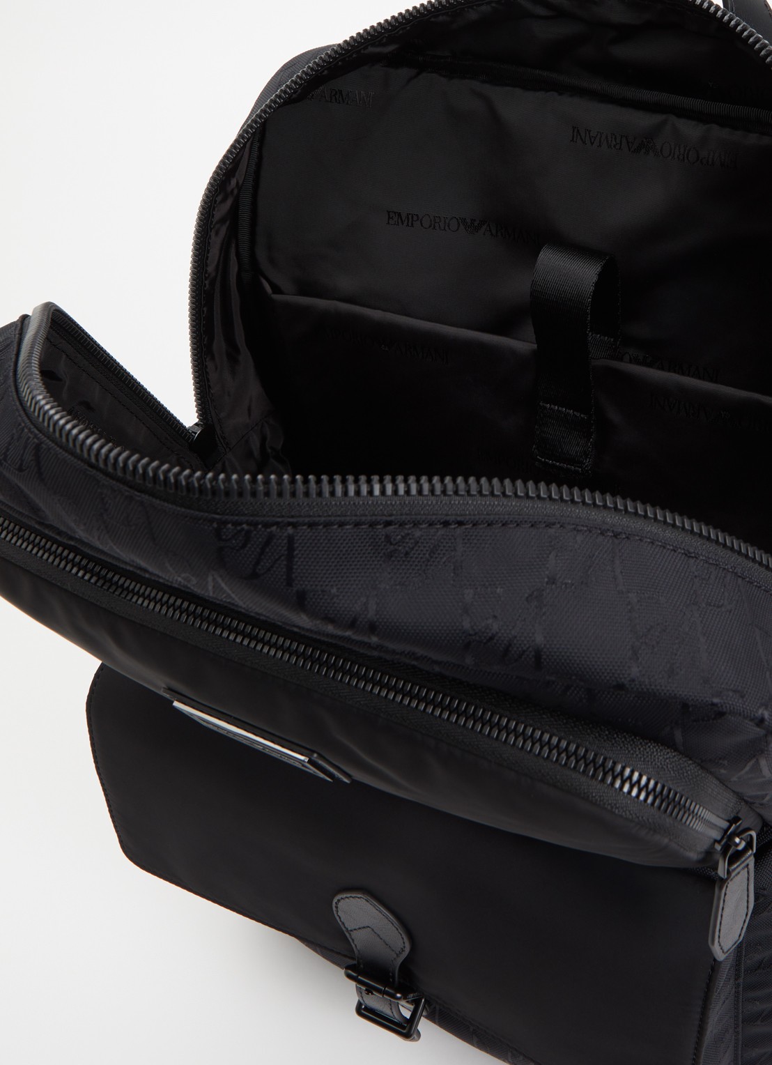 Armani Rugzak met logoprint en 15 inch laptopvak - detail zwart