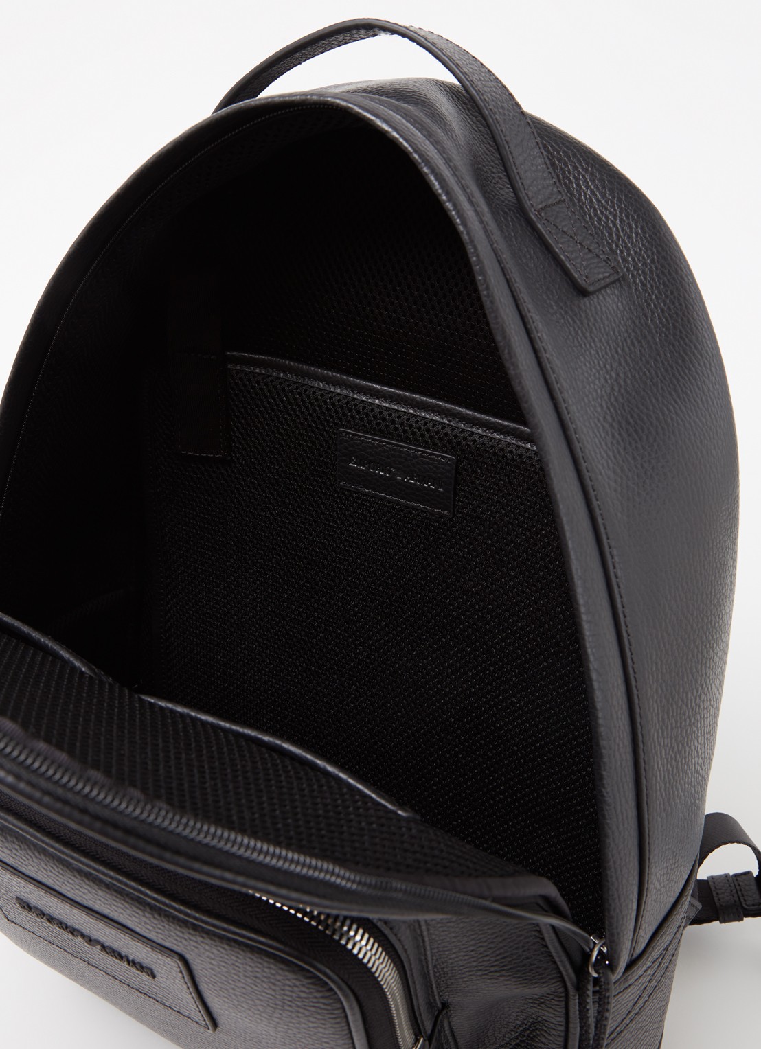Armani Rugzak van leer met 13 inch laptopvak - detail zwart