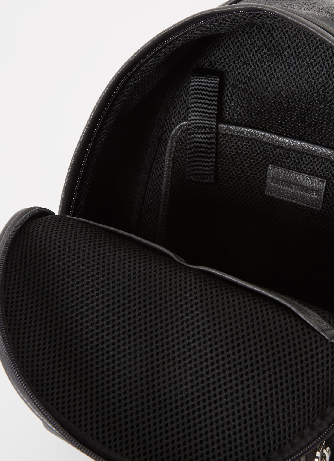 Armani Rugzak van leer met 13 inch laptopvak - detail 2 grijs