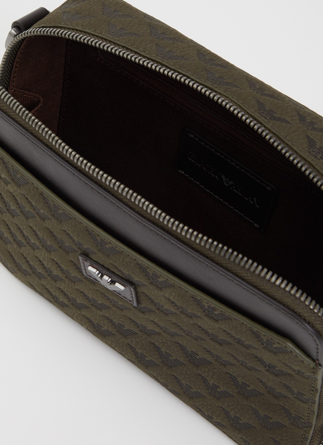 Armani Schoudertas met details van leer en logoprint  - detail 3 olijfgroen