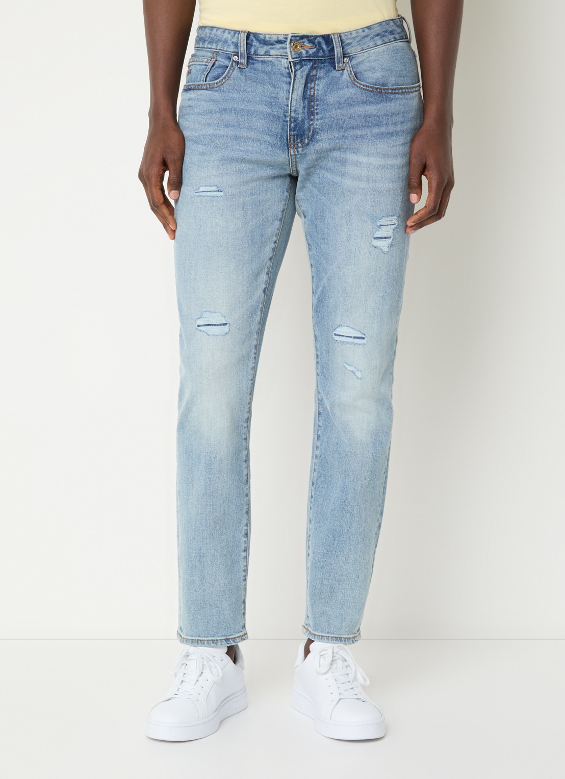 Armani Slim fit jeans met donkere wassing - detail 4 lichtblauw