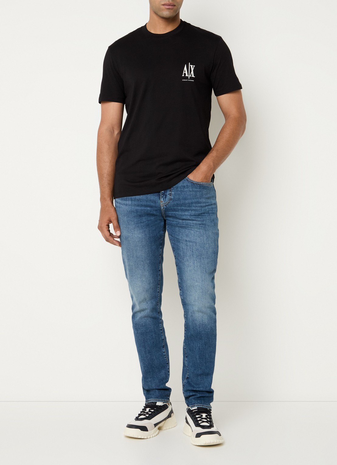 Armani Slim fit jeans met donkere wassing - voorkant 5 middenblauw