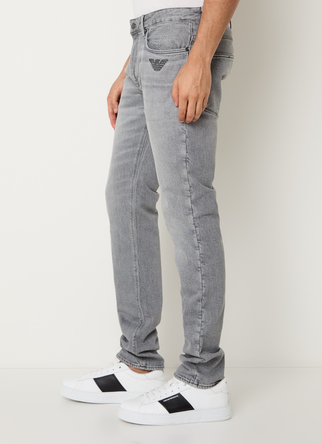Armani Slim fit jeans met gekleurde wassing - detail 5 lichtgrijs