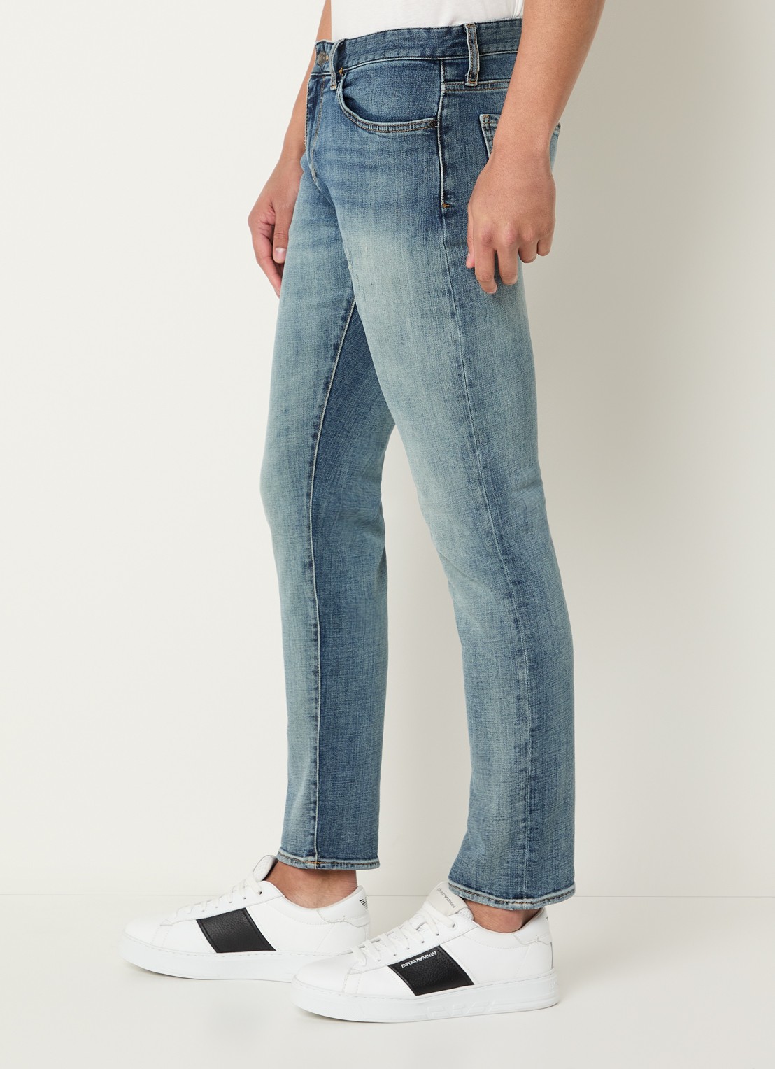 Armani Slim fit jeans met medium wassing - detail 2 indigo