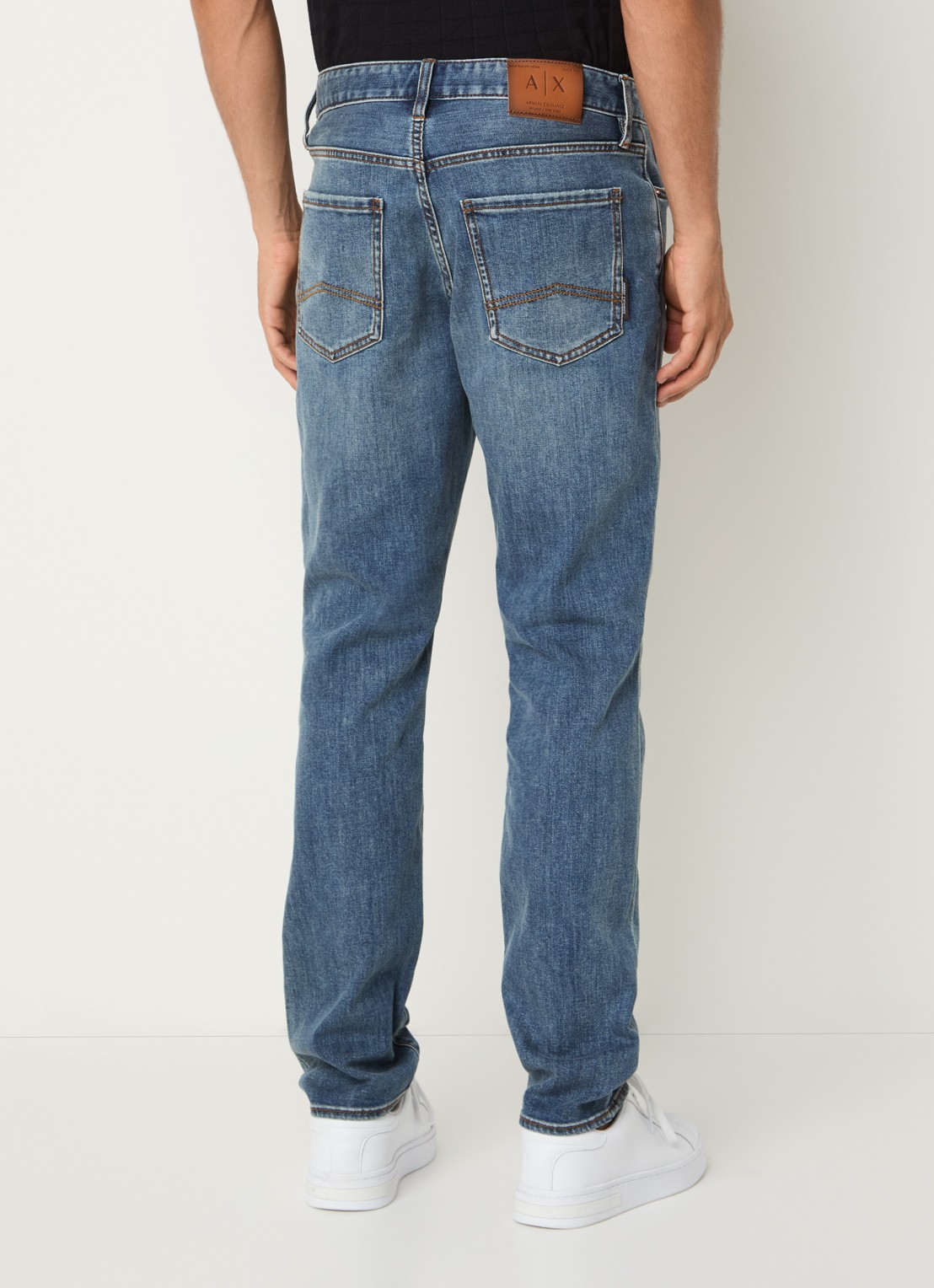 Armani Slim fit jeans met medium wassing - achterkant 5 medium blue denim-mb002