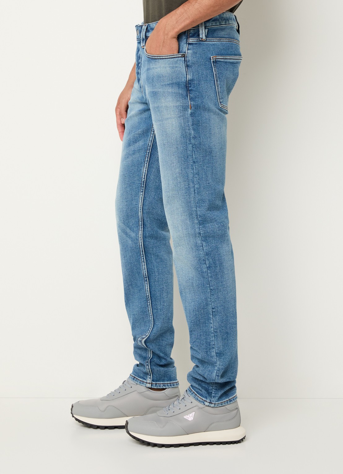 Armani Slim fit jeans met steekzakken - detail 2 kobaltblauw