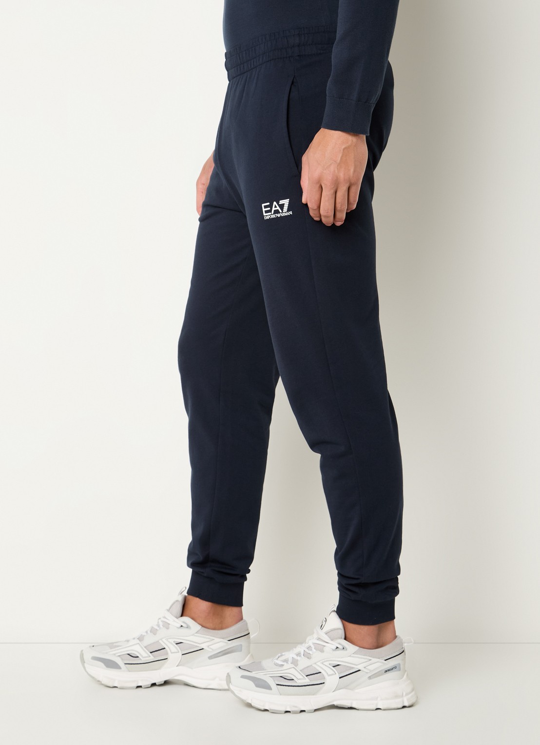 Armani Slim fit joggingbroek met logo en steekzakken - detail 5 donkerblauw