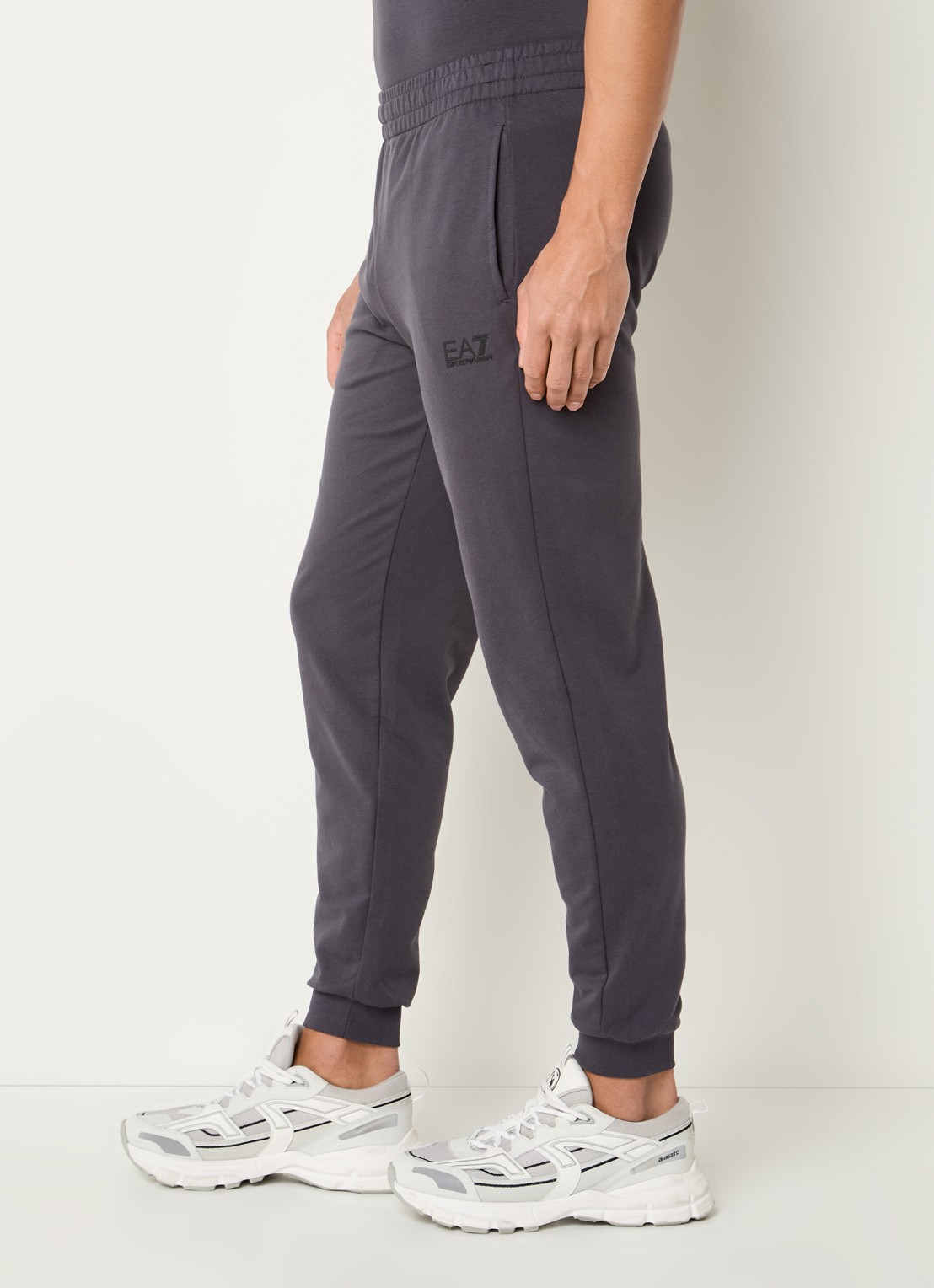 Armani Slim fit joggingbroek met logo en steekzakken - detail 3 staalblauw