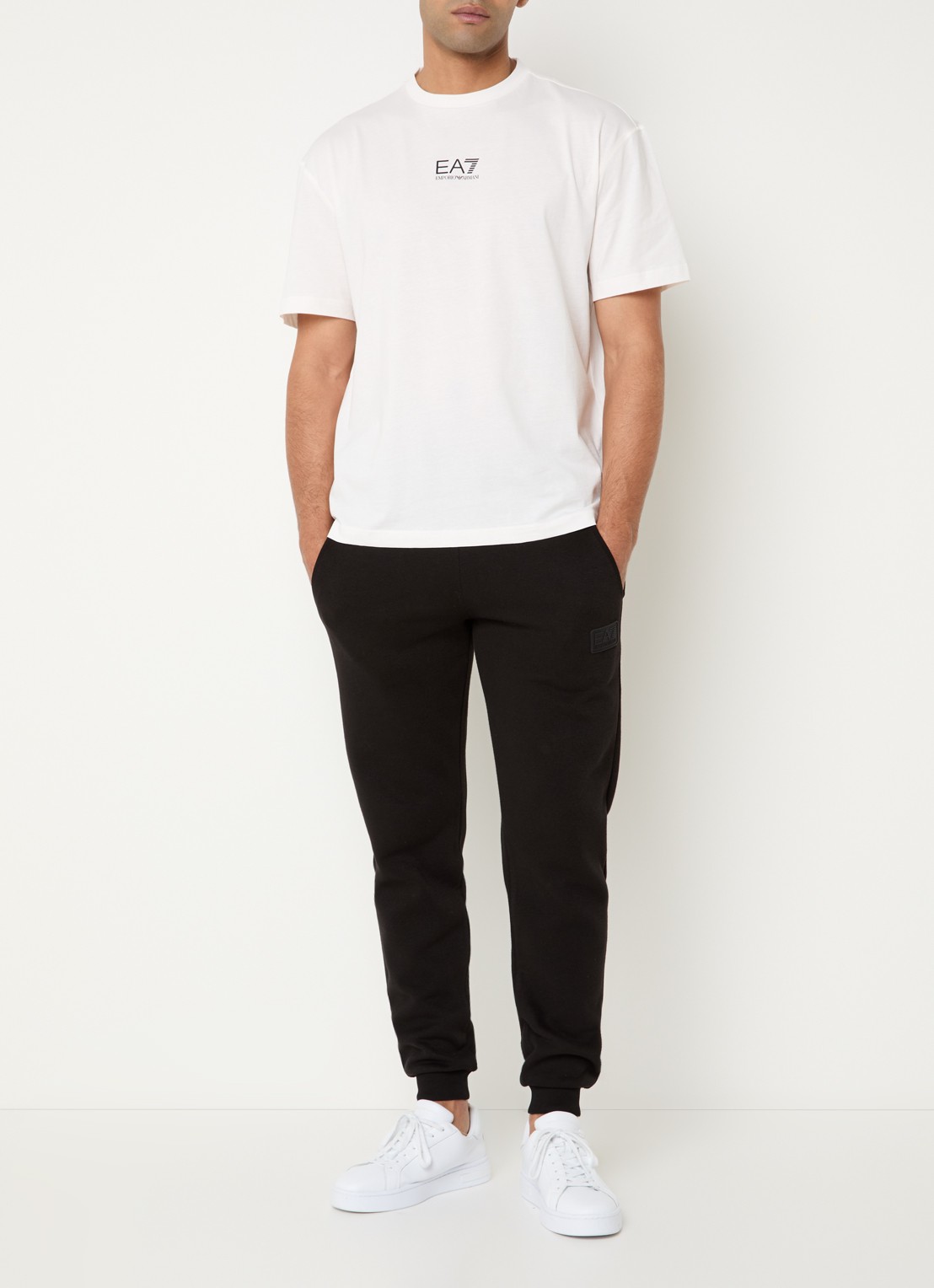 Armani Slim fit joggingbroek met logo en steekzakken - voorkant 4 zwart