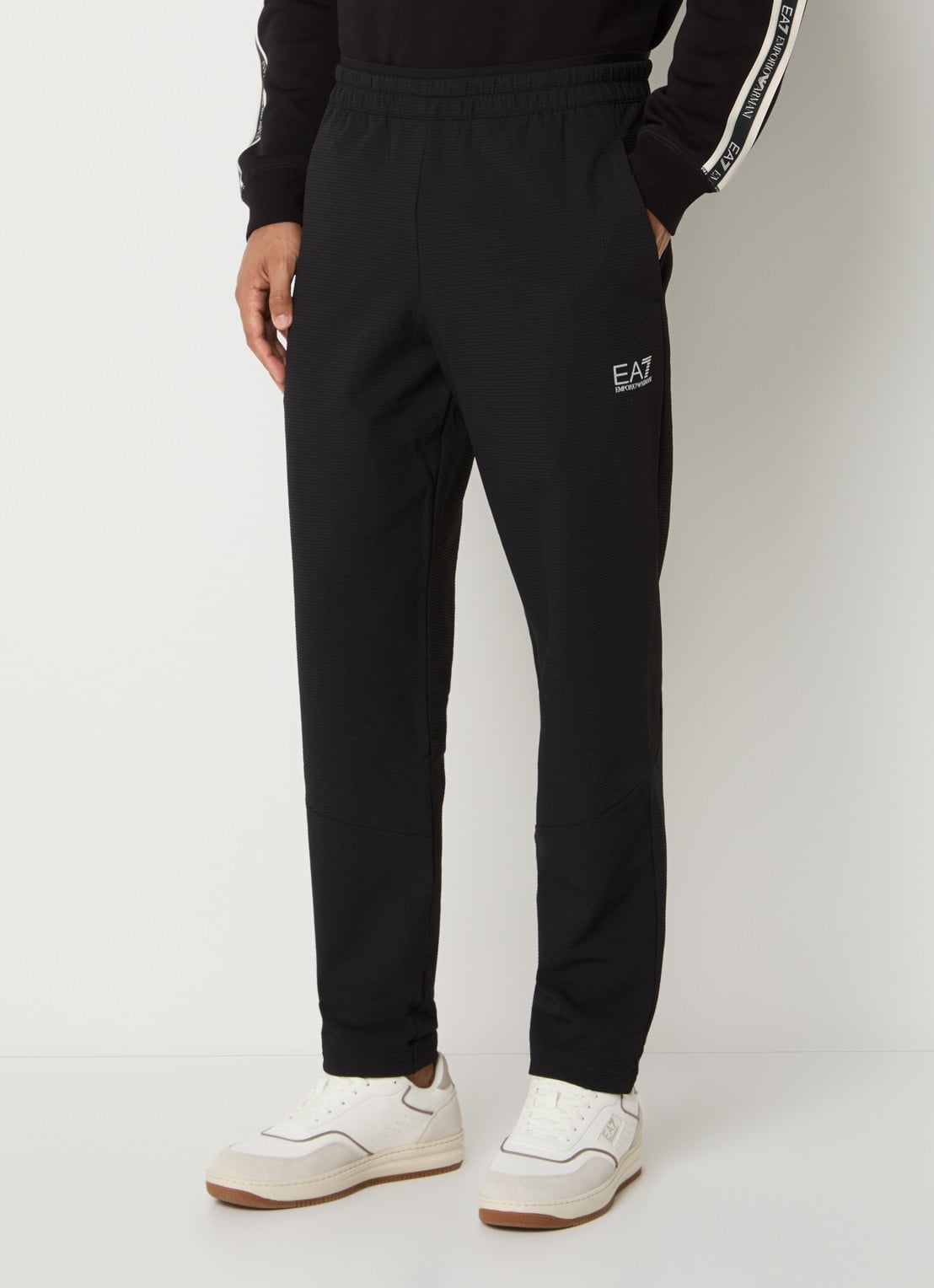Armani Slim fit joggingbroek met logo en steekzakken - detail 4 zwart