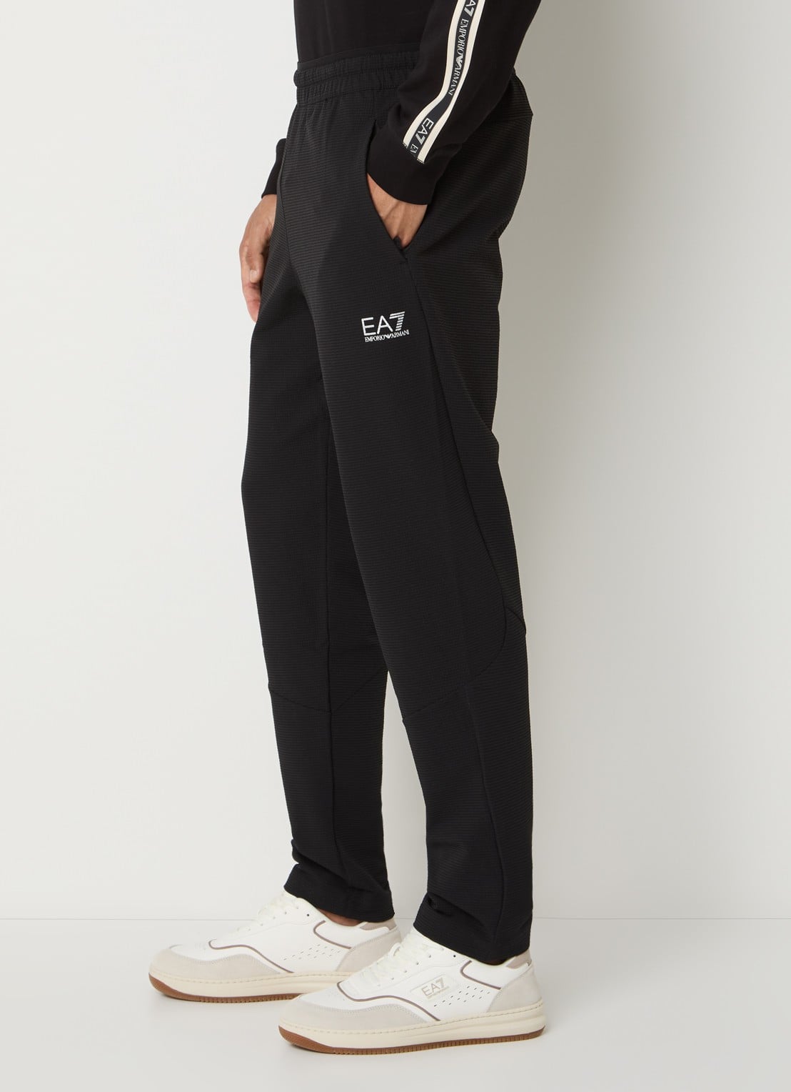 Armani Slim fit joggingbroek met logo en steekzakken - detail 5 zwart