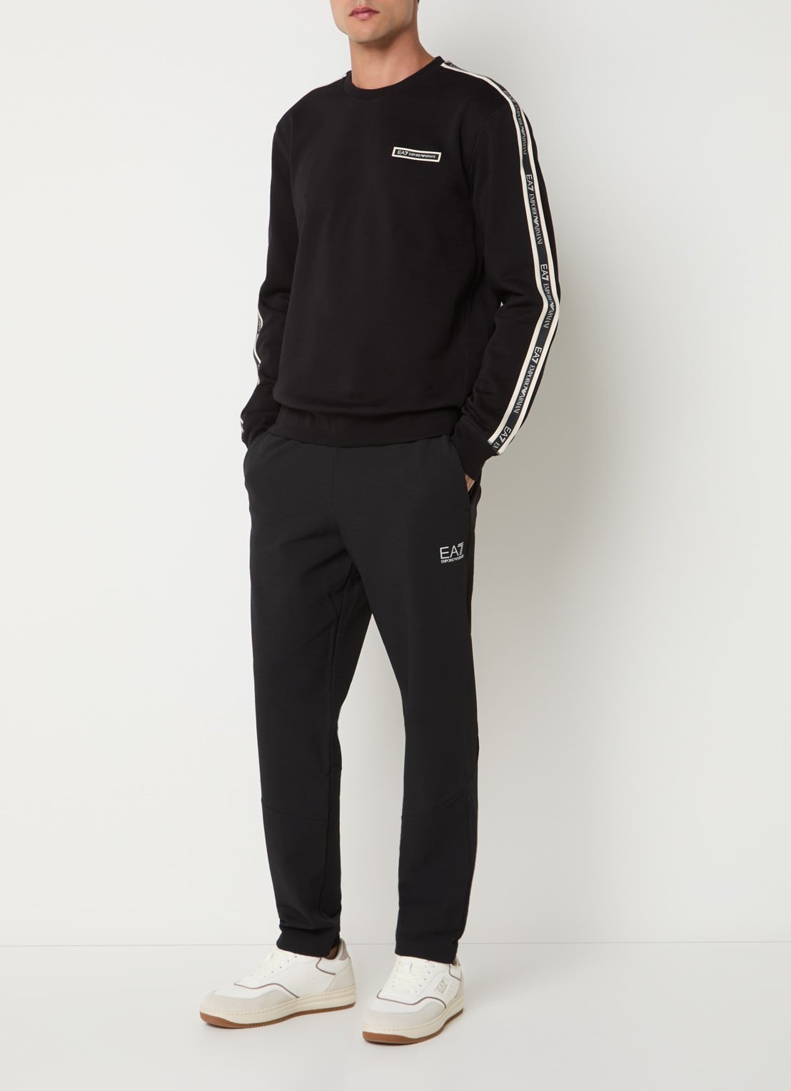 Armani Slim fit joggingbroek met logo en steekzakken - voorkant 3 zwart