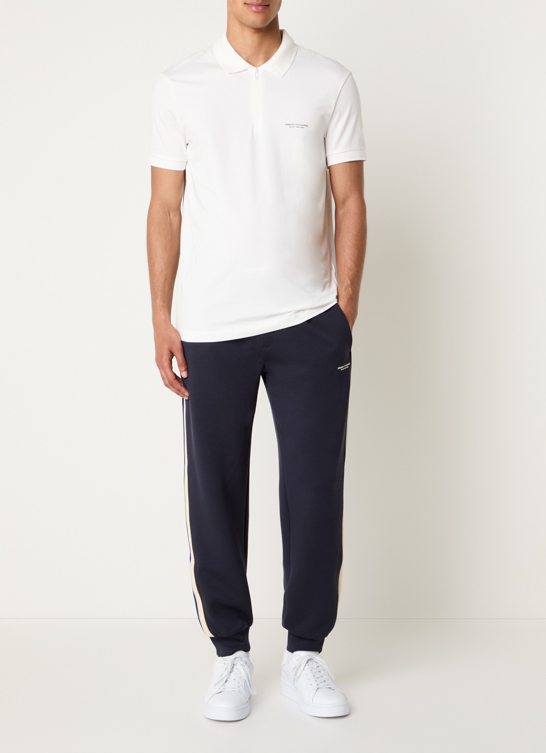 Armani Slim fit polo met 3D logo en halve rits - voorkant 2 gebroken wit