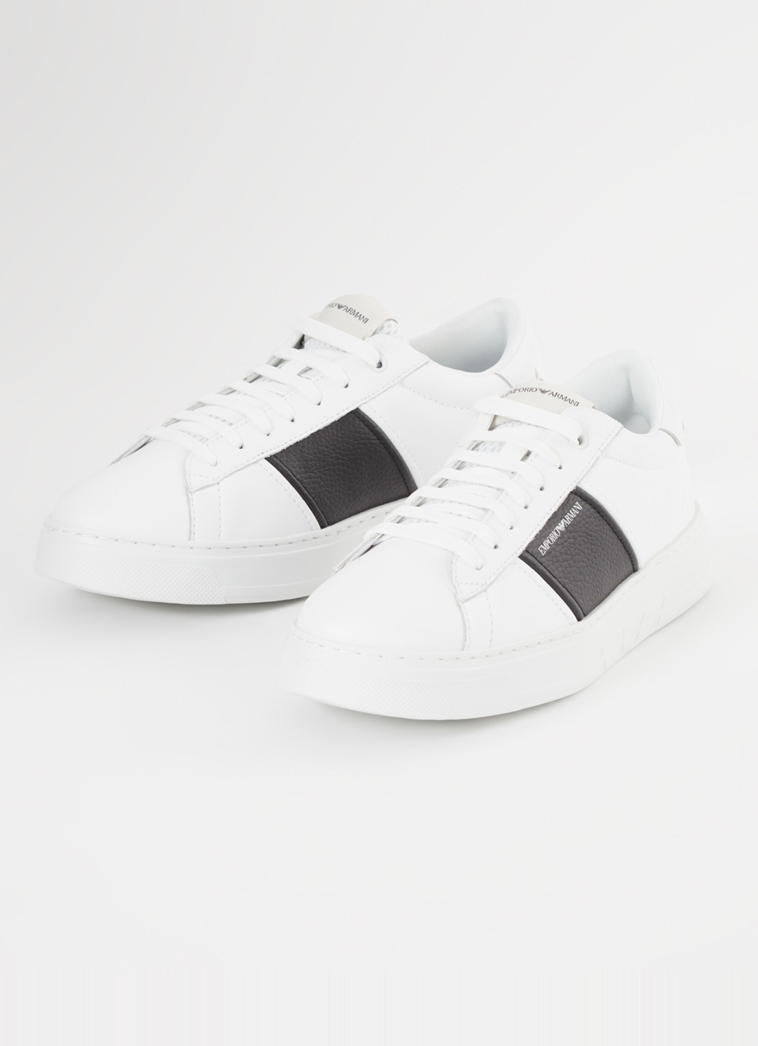 Armani Sneaker met logo van leer  - detail zwart