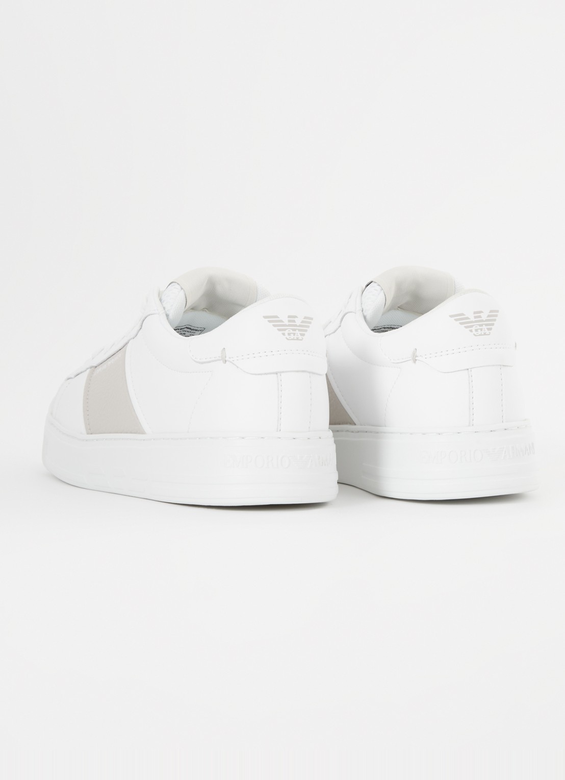 Armani Sneaker met logo van leer  - achterkant 5 beige