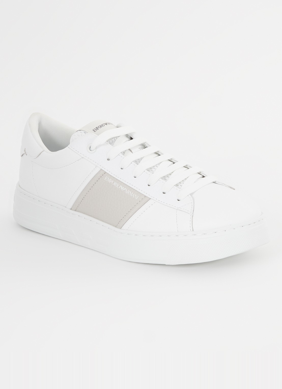 Armani Sneaker met logo van leer  - voorkant 4 beige