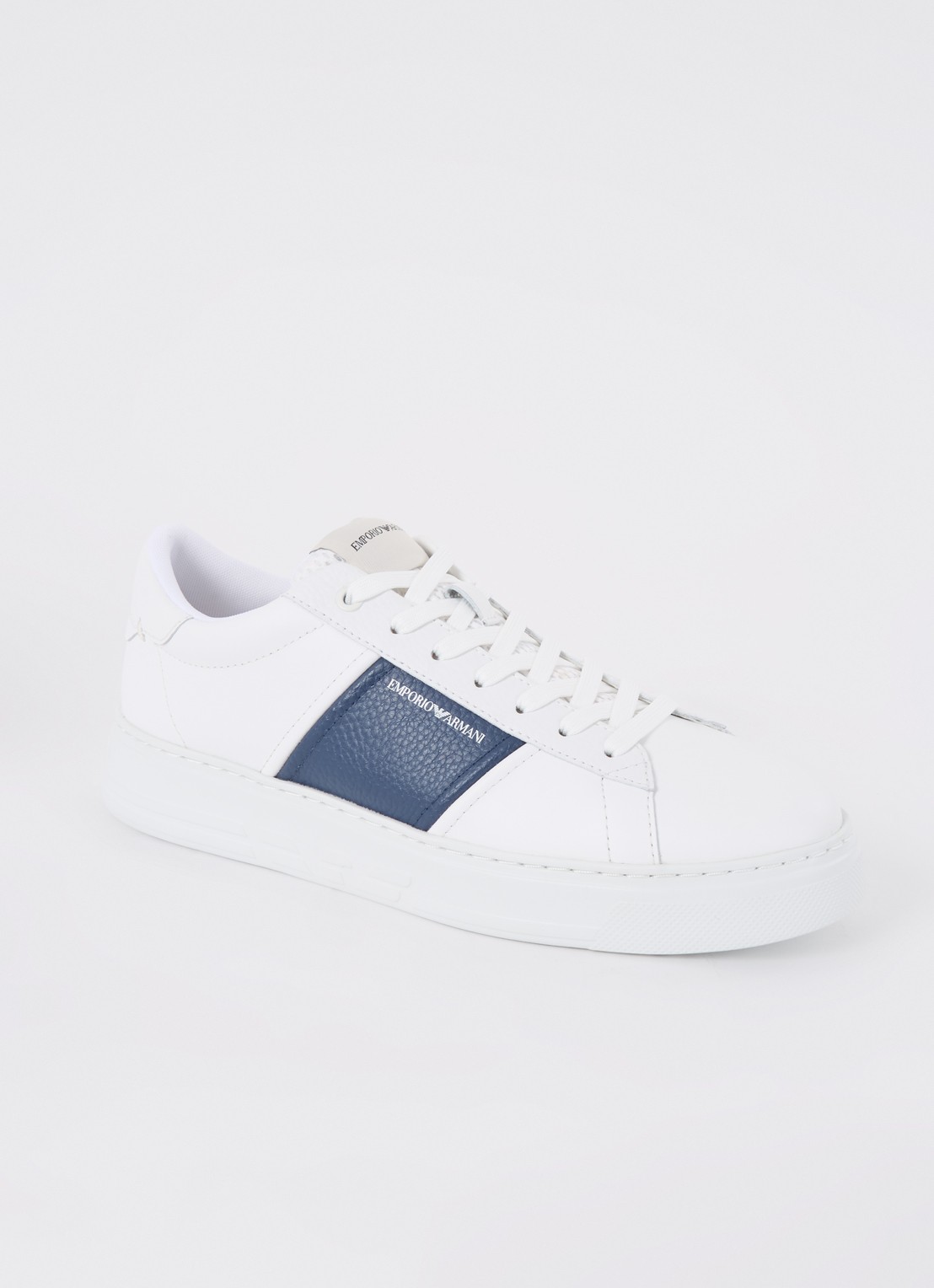Armani Sneaker met logo van leer  - voorkant gebroken wit