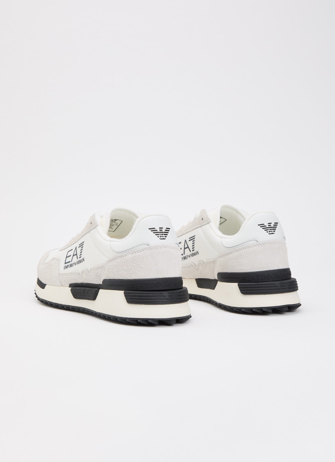 Armani Sneaker suède details en logo - achterkant 5 gebroken wit