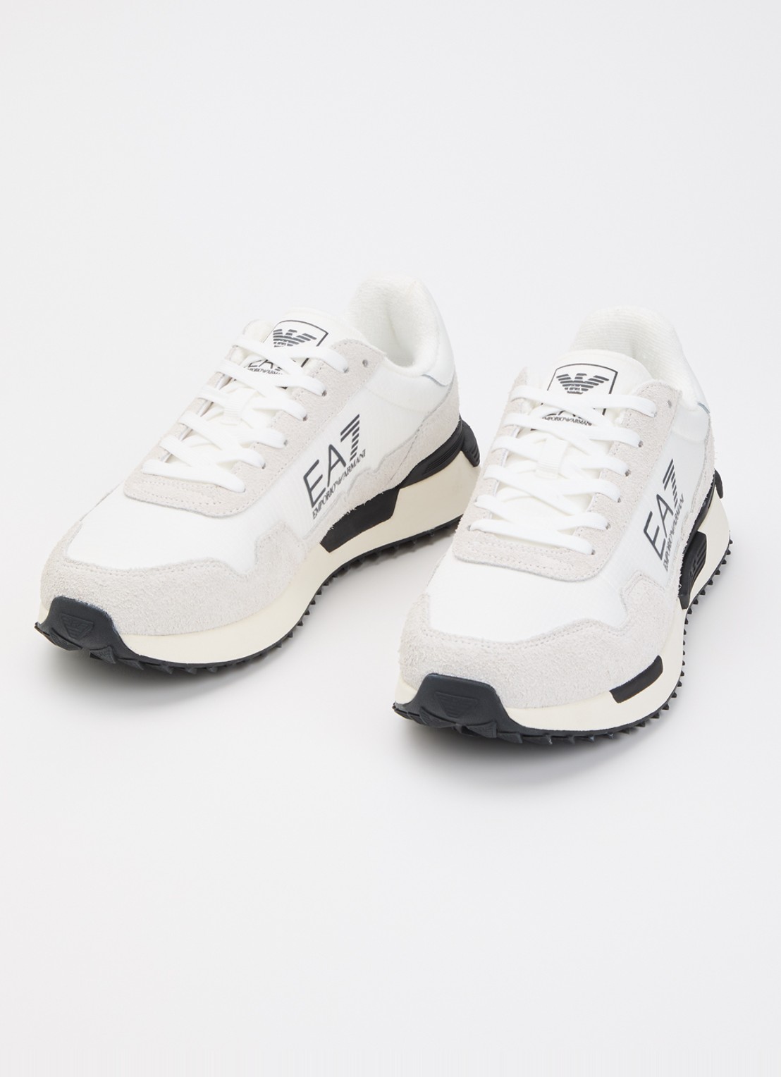 Armani Sneaker suède details en logo - detail 2 gebroken wit