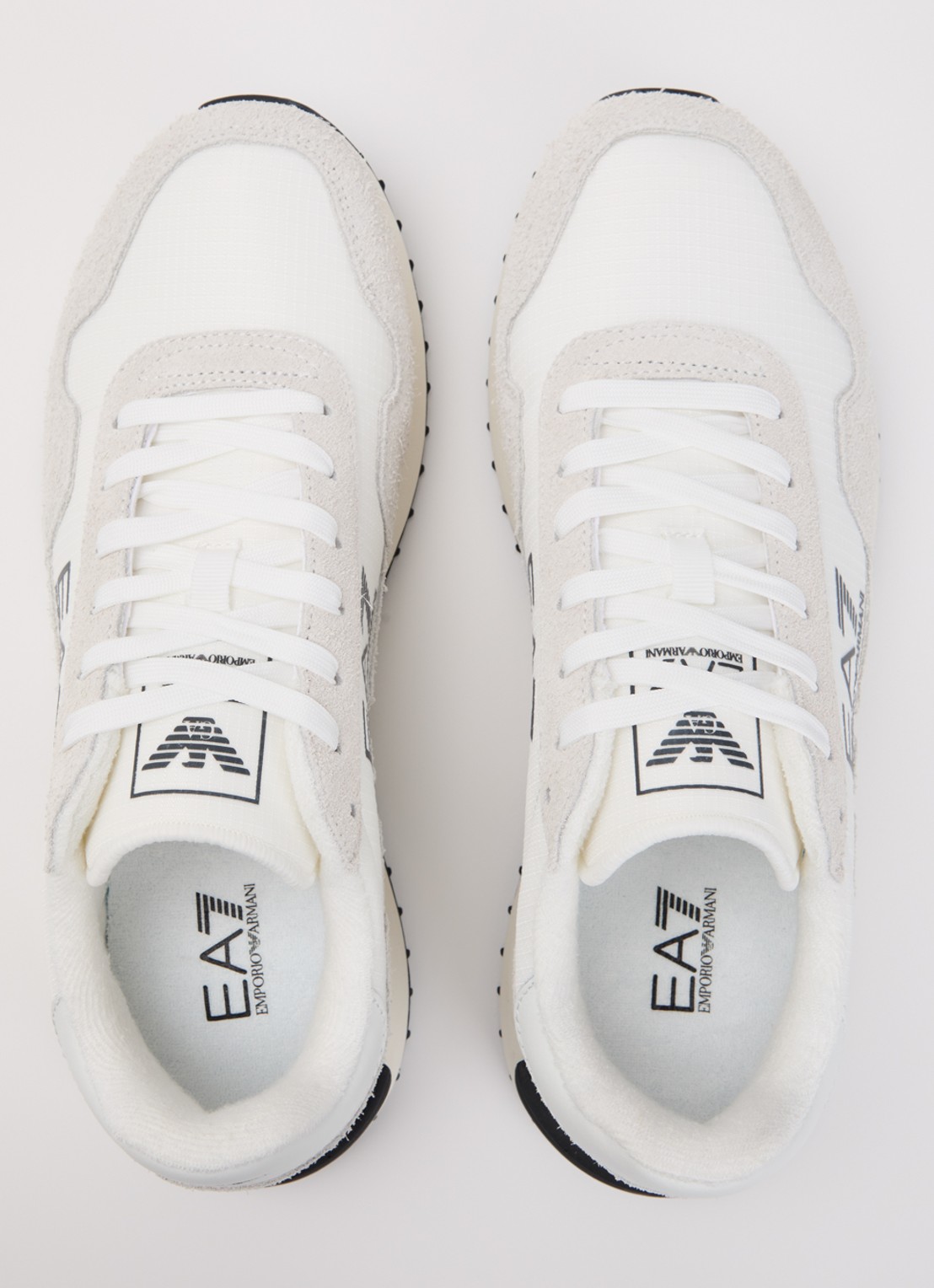 Armani Sneaker suède details en logo - detail 3 gebroken wit