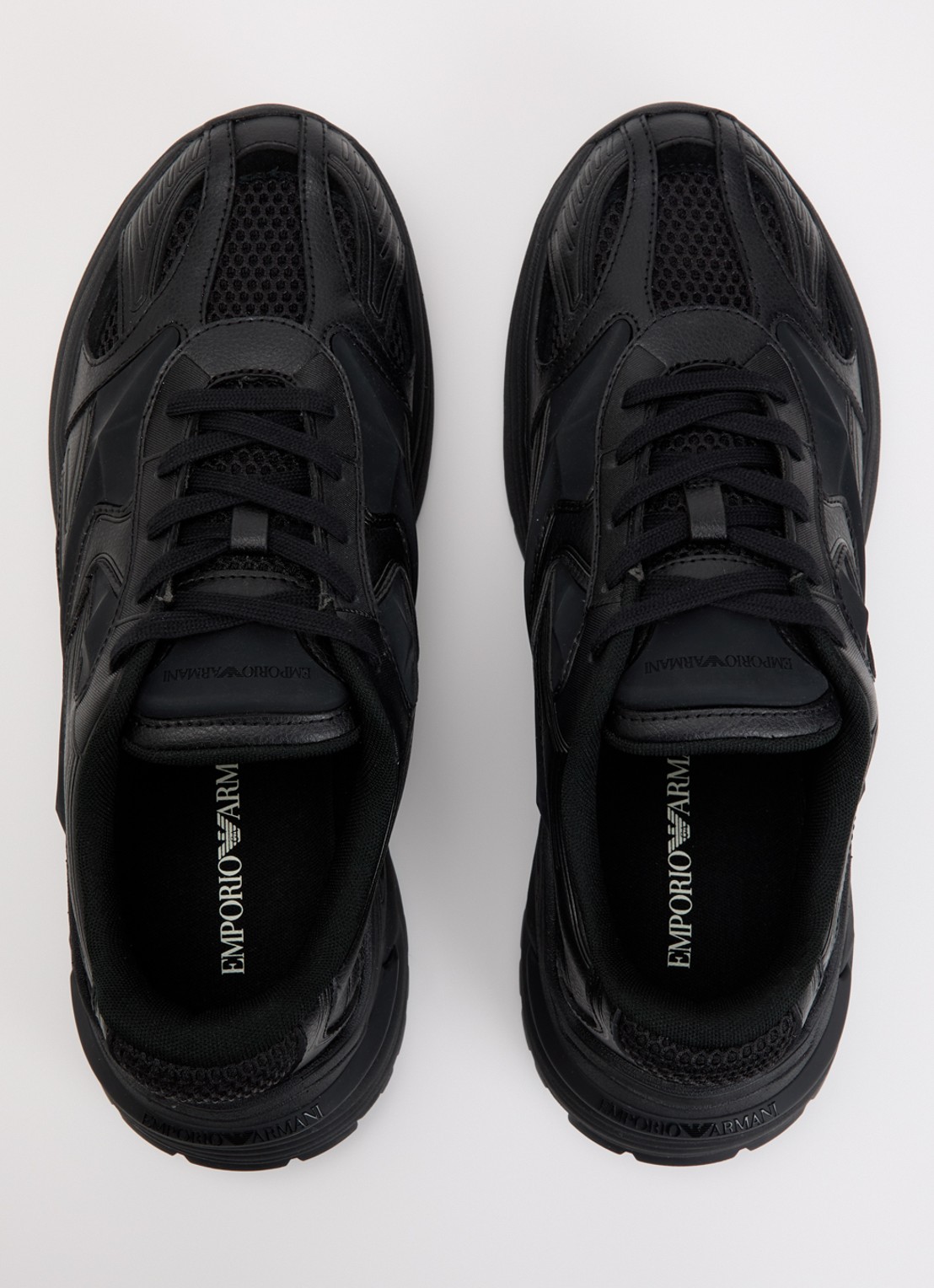 Armani Sneaker van leer met mesh details  - detail 4 zwart